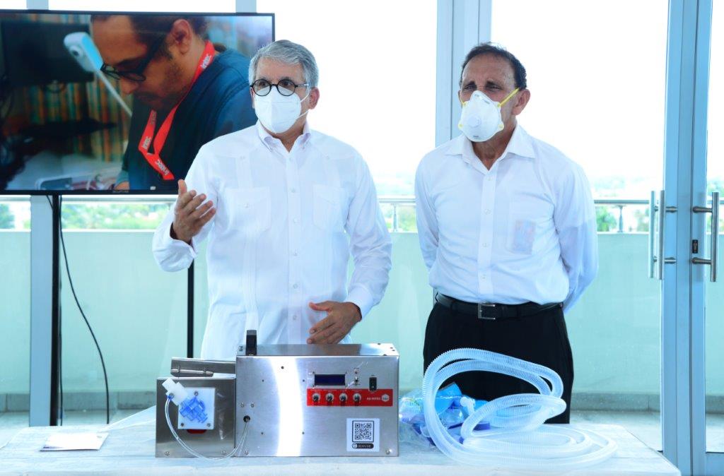 INTEC dona cuatro ventiladores mecánicos a la Clínica Cruz Jiminián